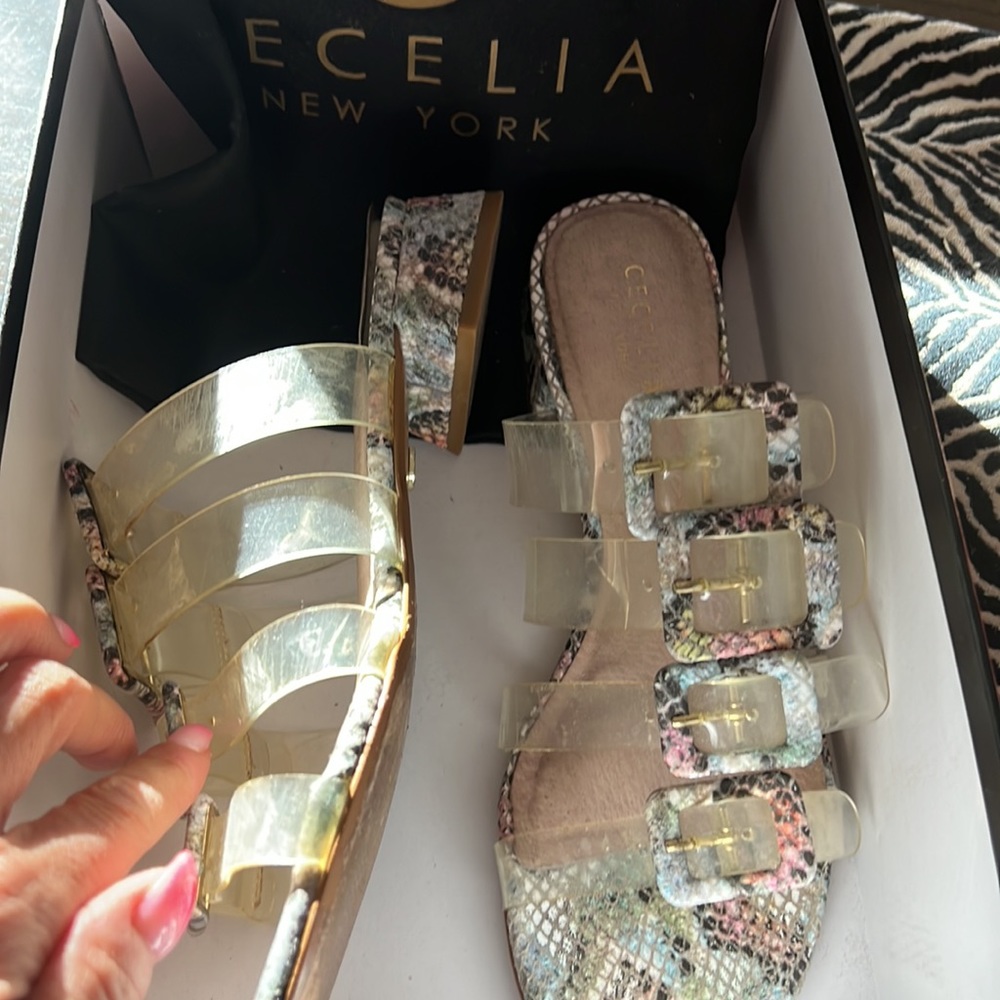 Cecelia size 8 💜🤍💚
